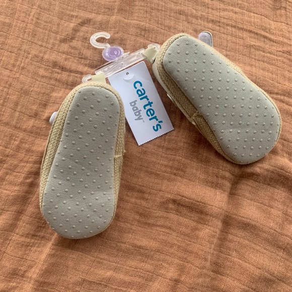 Nwt Carter's Baby Shoes, size 3, 6-9 months - Picture 3 of 3